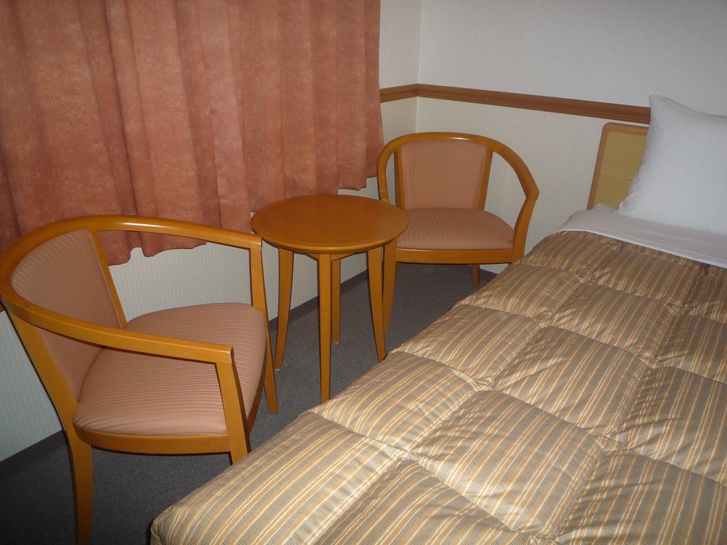 Toyoko Inn Hiroshima Heiwa-Odori Exterior photo